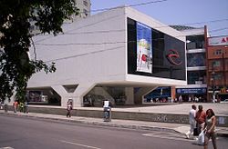 Städtische Bibliothek im Stadtzentrum (Centro), entworfen von Oscar Niemeyer
