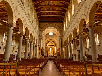 THe nave facing the choir