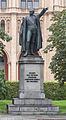 Denkmal Erasmus Graf von Deroy von Johann Halbig vor dem Regierungsgebäude