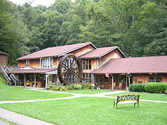 The building at Lost World Caverns