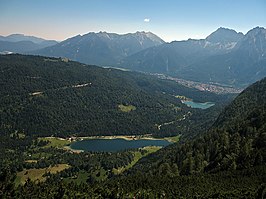 de Ferchensee (voorgrond) en de Lautersee bij Mittenwald