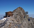 Blick von der Panoramaterrasse zum Nordgipfel und zur Seilbahn Gletscherbus 3