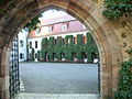 Schloss Guttenberg (Neuguttenberg) mit Schlosskirche, katholische Kuratiekirche St. Philipp und Jakob im Westflügel des Schlosses