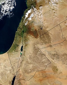 Satellietbeeld van Libanon (linksboven) en Israël (links).