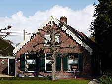 Boerderij aan de Nedereindseweg 502, gebouwd in de 17de eeuw (rijksmonument)