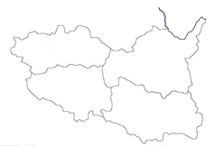 Mapa konturowa kraju pardubickiego, po lewej nieco u góry znajduje się punkt z opisem „Pardubice”