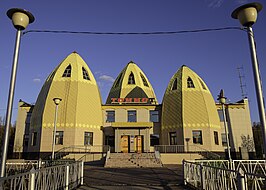 Aanzicht stationsgebouw vanaf het perron