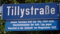 Straßenschild mit Geschichte