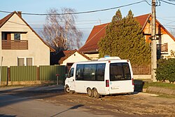 Renault Master midibusz a MÁV-alsó végállomáson.