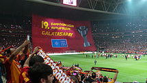 Galatasaray'ın sponsorlarından Türk Telekom'un 19.Şampiyonluk için hazırlattığı bayrak.