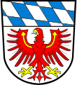 Landkreis Bayreuth Unter einem Schildhaupt mit den bayerischen Rauten in Silber ein golden bewehrter roter Adler mit goldenen Kleestengeln auf den Flügeln.[1]