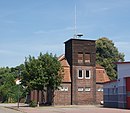 Alte Feuerwache mit historischem Löschfahrzeug