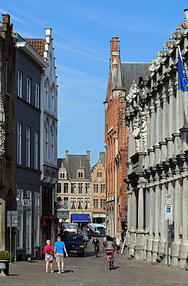 De Breidelstraat, gezien in de richting van de Markt