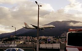 Vliegveld van Quito aan de voet van de Pichincha