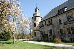 Das Schloss Hamborn liegt direkt am Weg
