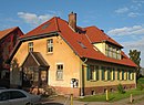 Wirtschaftshof des Gutes Staffelde, bestehend aus Brennerei ohne nachträglichen giebelseitigen Anbau, Kossätenhaus mit Wirtschaftsgebäude, „Schweizer Haus“, drei Stallscheunen, Schmiede, Getreidespeicher mit Scheune und Pferdestall