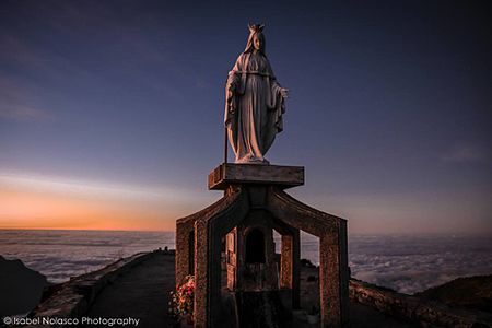 Patung Santa Perawan Maria di puncak Gunung Tatamailau yang didirikan pada tahun 1997.