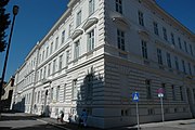 Volks- und Musikschule am Hafnerplatz in Krems. Ehemaliges Schulgebäude der Weinbauschule in der Zeit von 1875 bis 1898.