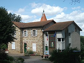 The town hall in Crevant-Laveine