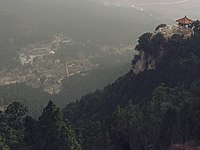 From a cliffside of nearby Mount Tai, a view onto Lingyan Temple and Pìzhī-tǎ (Pizhi Pagoda)