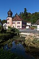 Brunnen und Schloss