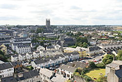 Blick vom Rundturm auf die Marienkathedrale und die Black Abbey