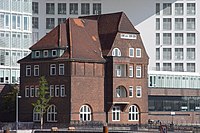 80. Platz: KaiBorgeest mit Ehemaliges Zollamt Ericus 1 in Hamburg-HafenCity