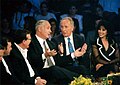 Ofra Haza in Dan Shilons Show mit Peres, Netanjahu und Yehoram Gaon (1995)