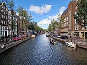 Oudezijds Voorburgwal vanaf de Lommertbrug