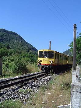 Z 100 treinstel komt aan op station Villefranche-de-Conflent