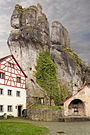 Burgruine „Judenhof“. „Turmkarst“ in Tüchersfeld, Frankenalb. In Europa eine geologische Rarität, weil schon aus dem geologischen Unterkreide-Zeitalter