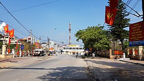 In the centre of Khoái Châu township.