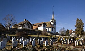 Kirche mit Friedhof