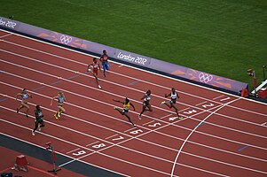 Zieleinlauf Vorlauf sieben: Kaina Martinez (Bahn 2), Atangana Atangana (B. 3), Murielle Ahouré (B. 4), Laverne Jones-Ferrette (B. 5), Kerron Stewart (B. 6), Natalija Pohrebnjak (B. 7), Maria Belimbasaki (B. 8), Oludamola Osayomi (B. 9)