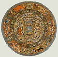 İlhanlılardan kalma olan, ipek, pamuk ve altından oluşan ve birçok farklı motifle süslenmiş daire şeklinde bir ipek kumaş. Erken 14. yüzyıldan kalma olan eserin kökeninin İran veya Irak olduğu tahmin edilmektedir.