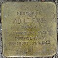 Adolf Sonn vor der Gärtnerstraße 28a