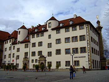 Alte Kanzlei, Fassade zum Schillerplatz