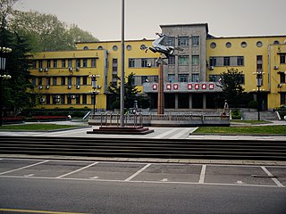 Feima Square (飞马广场), West Campus