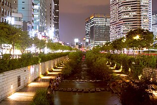 The Cheonggye at night