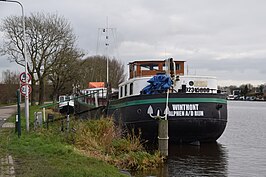 De WINTHONT voor de wal op de Oude Rijn