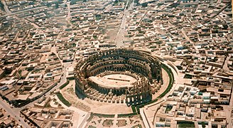 Luftaufnahme von El Djem mit Amphitheater (ca. 1986)