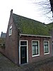 Laag huis met lijstgevel