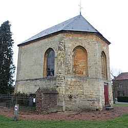 Overblijvend koor van vroegere kerk in Opgrimbie