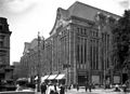 Straßenszene vor dem Warenhaus Tietz an der Königsallee (1910)