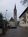 Pfarrkirche St. Sebastian mit Kirchplatz