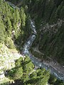 Blick von der Hängebrücke ins Tal