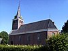 Kerk en toren op kerkhof