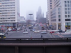 Hardenbergstraße am nächsten Morgen; Straße führt direkt zum Weihnachtsmarkt