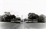 Zug aus Tw 6015 (T 24/55) und Bw 590 (B 25) auf der Linie 98 bei der Durchfahrt der Schleife Mehringplatz (Ein- und Ausfahrt), Bildmontage 1960