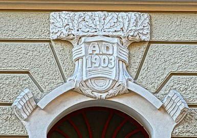 Portal detail at 15